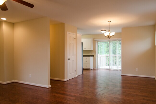 Building Photo - 324 Stone Creek Dr