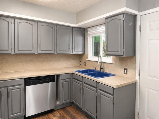 Building Photo - 2804 Catalina Dr