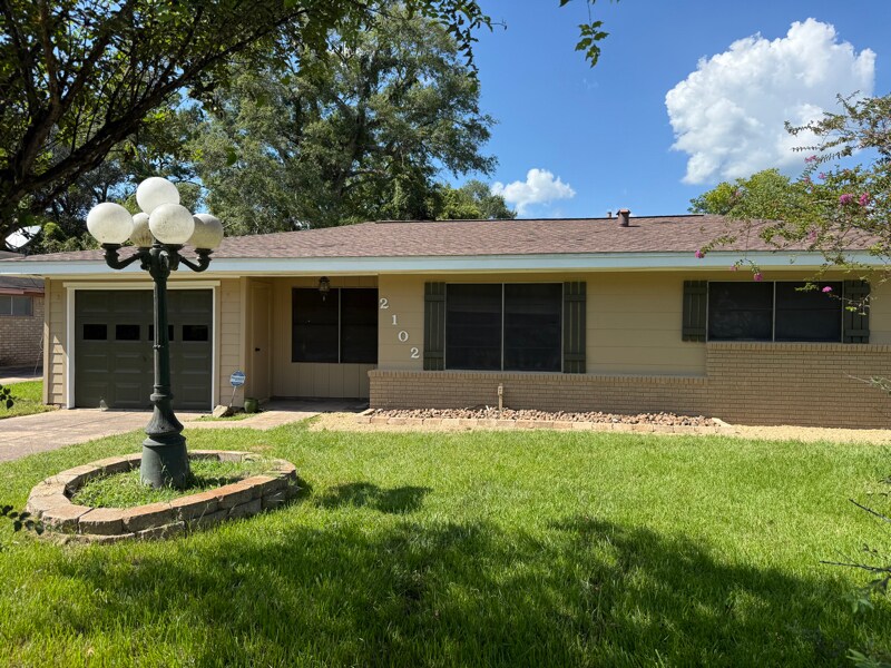 Foto principal - 2102 Houston St