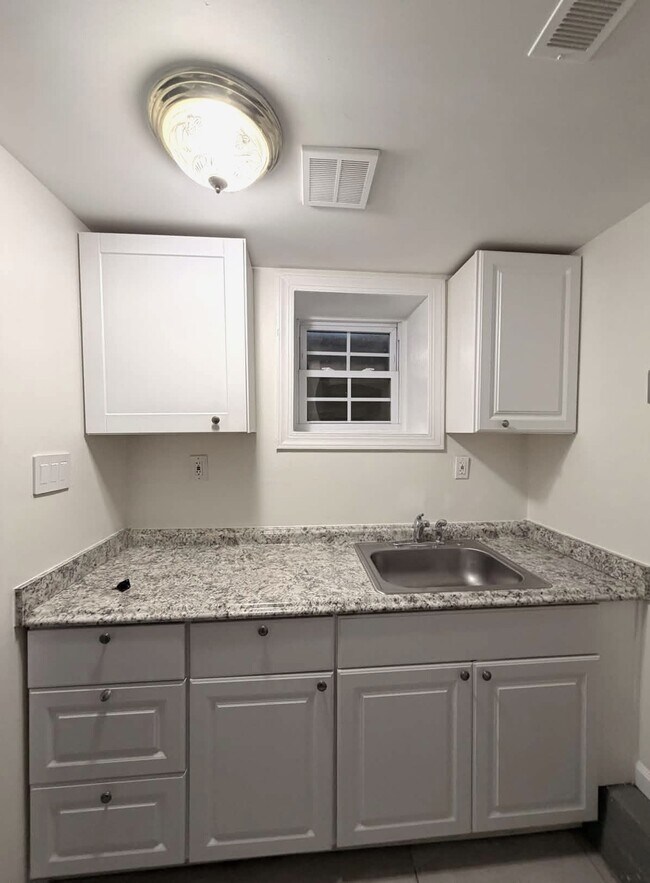 Foto del edificio - 2012 Henry Rd