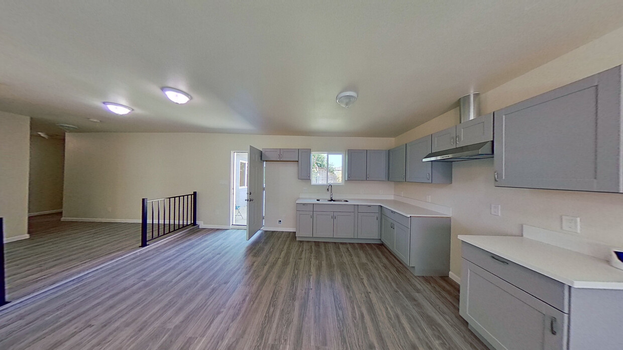Foto principal - 10317 Walnut Ave