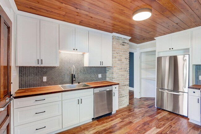 Kitchen - 3330 N Fratney St