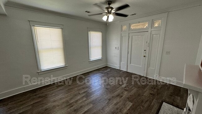 Building Photo - 661 E Mallory Ave