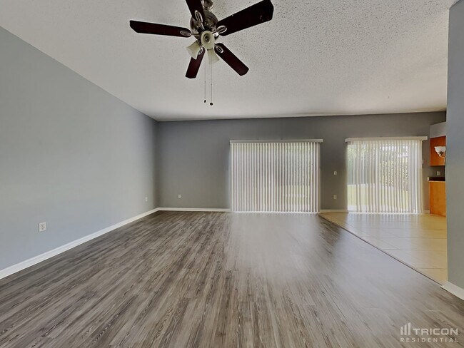 Foto del edificio - 4217 Harbor Lake Dr