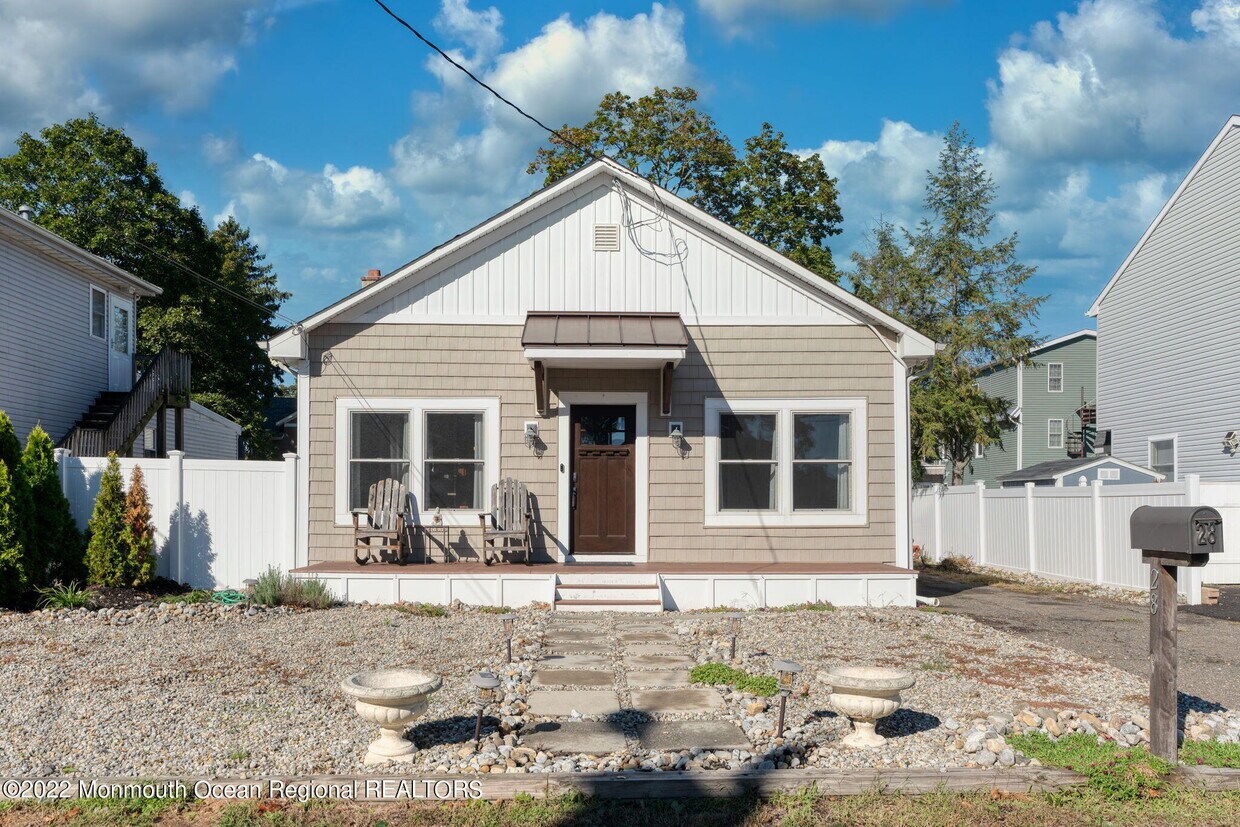 28 Chingarora Ave, Keyport, NJ 07735 House Rental in Keyport, NJ