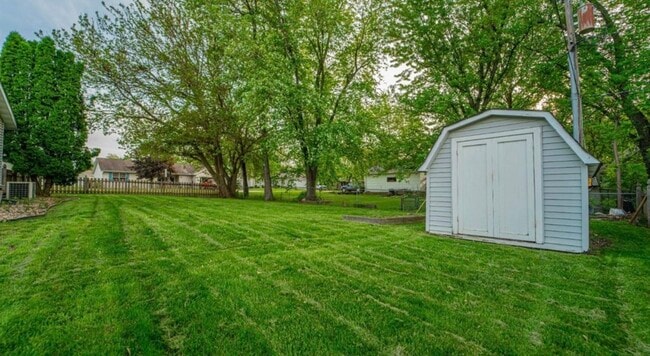 Building Photo - 479 Meadow Ln