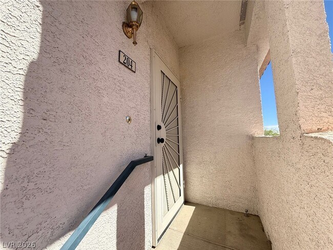 Building Photo - 2113 Echo Bay St