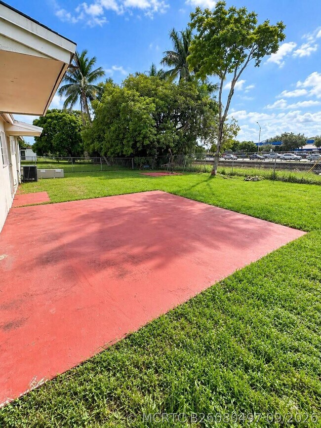 Foto del edificio - 20620 NW 26th Ct