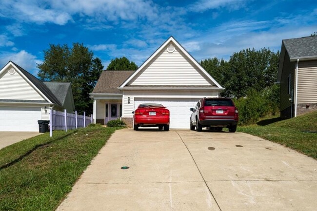 Building Photo - 148 W Wilkshire Pl, Bristol Tn 37620