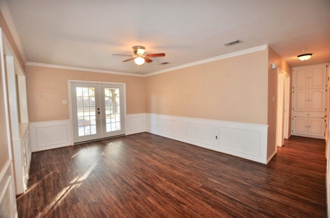 Foto del edificio - FOR LEASE!  Nice 3-2-1 Brick Home In Great...