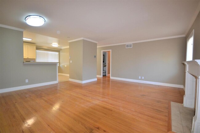 Building Photo - 926 Bermuda Dr