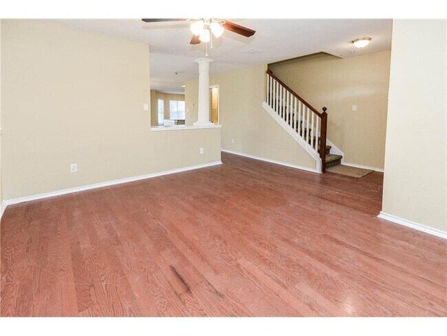 Building Photo - 6601 White Oaks Ln