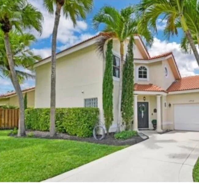 Foto del edificio - 1752 Harborside Cir