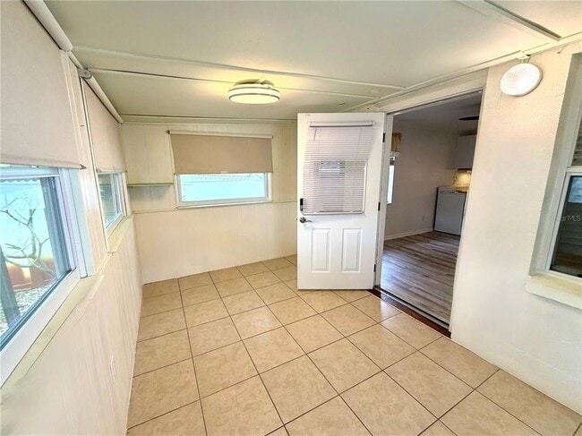 Foto del edificio - 516 Northmoor Ave N