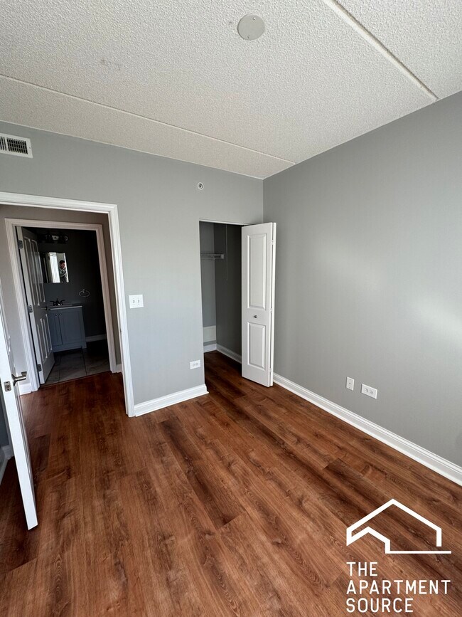 Foto del edificio - 3400 N Old Arlington Heights Rd