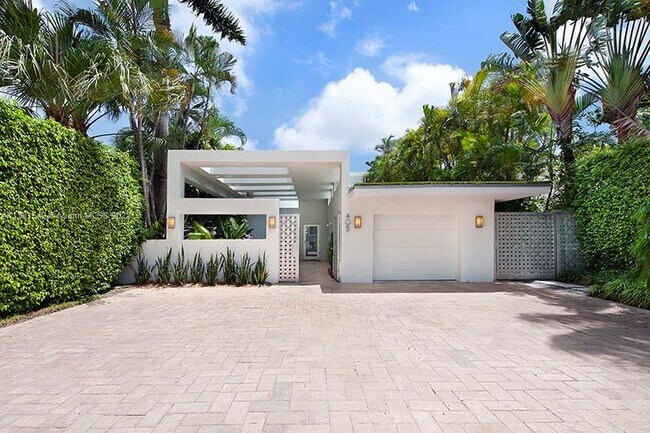 Building Photo - 405 E San Marino Dr