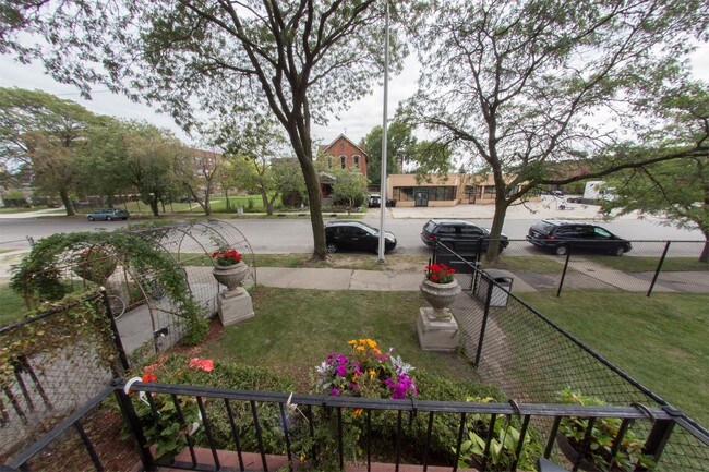Foto del edificio - 484 Brainard St
