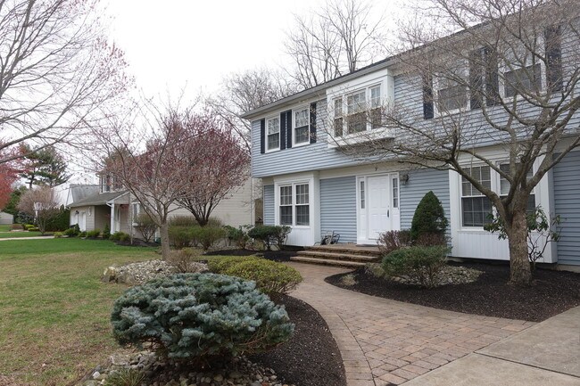 Building Photo - 9 Hidden Pond Ln