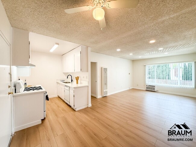 Building Photo - 5461 Kester Ave