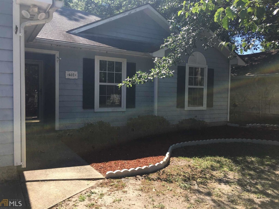 Primary Photo - 402 McIntosh Dr
