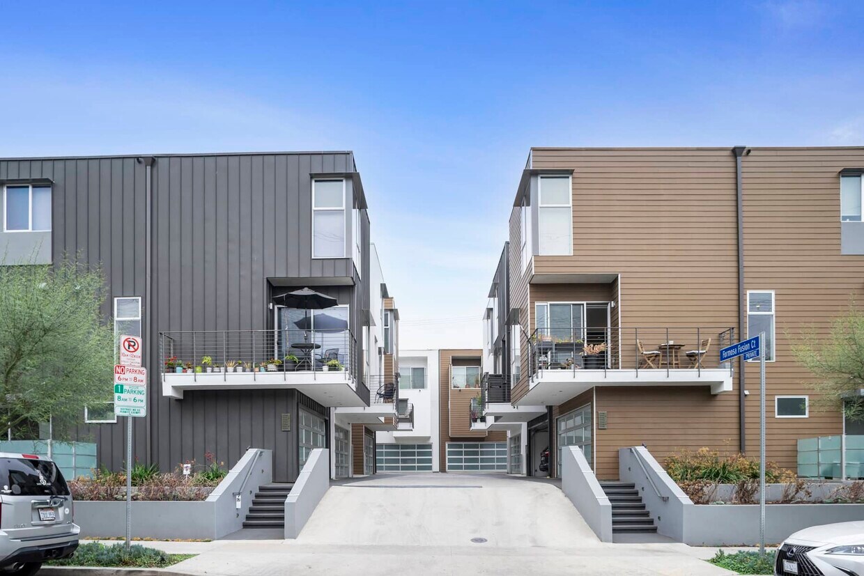 7193 Formosa Fusion Ct, Los Angeles, CA 90046 House Rental in Los