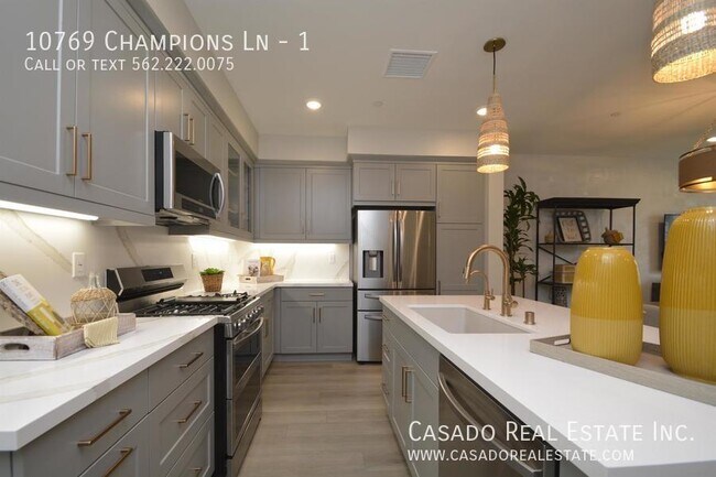 Building Photo - 10769 Champions Ln