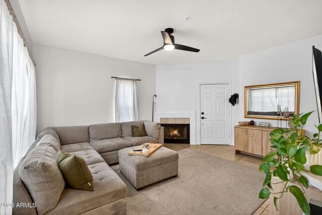 Foto del edificio - 9451 E Becker Ln