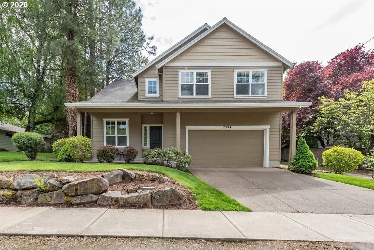 Primary Photo - Modern Comfort Meets Urban Convenience in ...