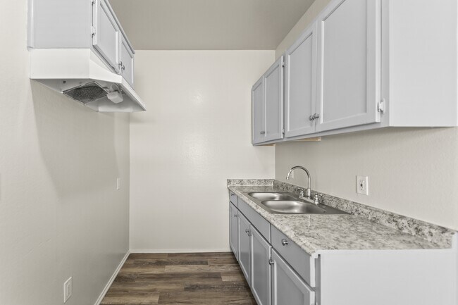 Foto del edificio - 842 W 83rd St