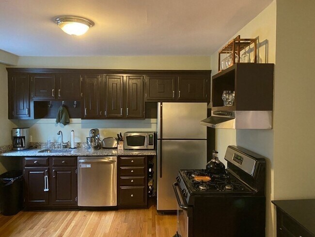 Foto del edificio - 352 Medford St