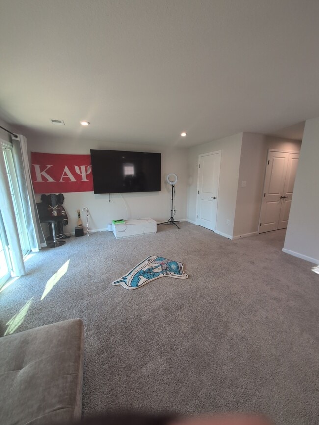 Photo - 4138 Riverside Dr Apartment