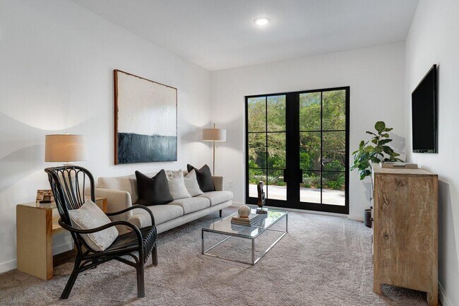 Foto del edificio - 4250 Lakewood Rd