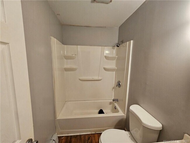 Building Photo - 784 Hallett St