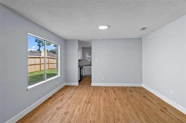 Foto del edificio - 19718 Lake Hollow Ln