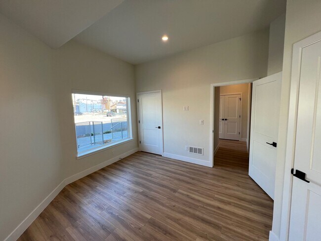 Building Photo - New Build Townhome in the Highlands