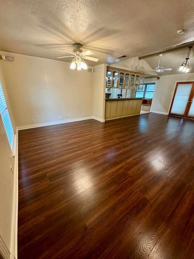 Foto del edificio - Welcome to this charming 3 bedroom, 2 bathroom home located in the heart of San Antonio, TX