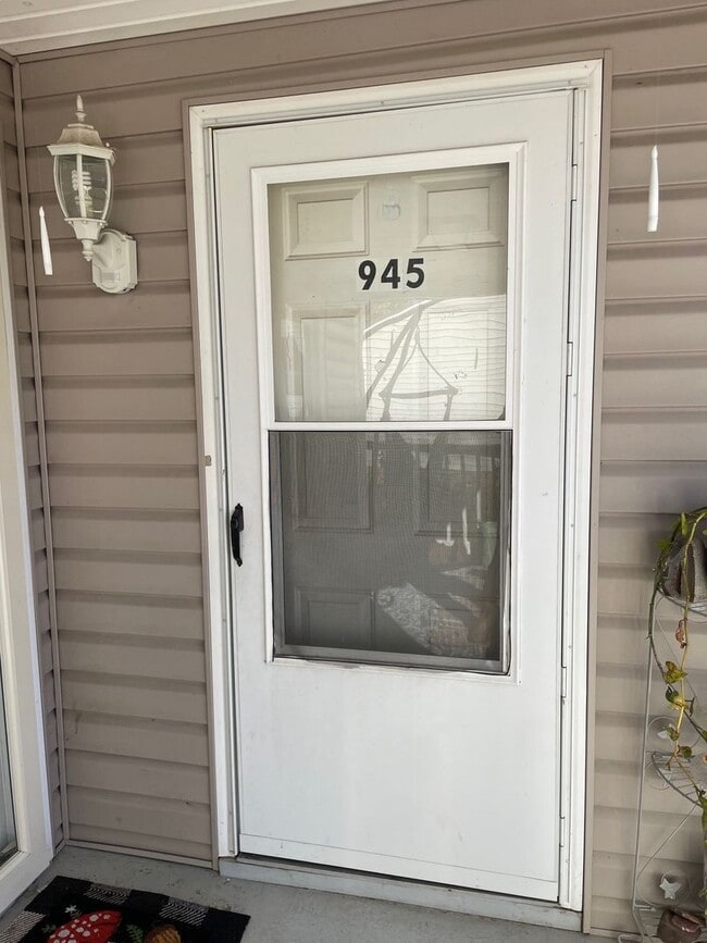 Building Photo - 1143