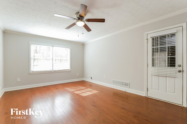 Building Photo - 2440 Thompson Mill Rd