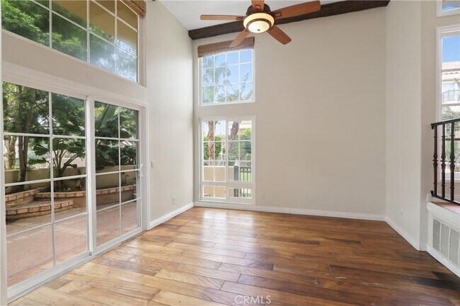 Foto del edificio - 6031 Shadowbrook Cir