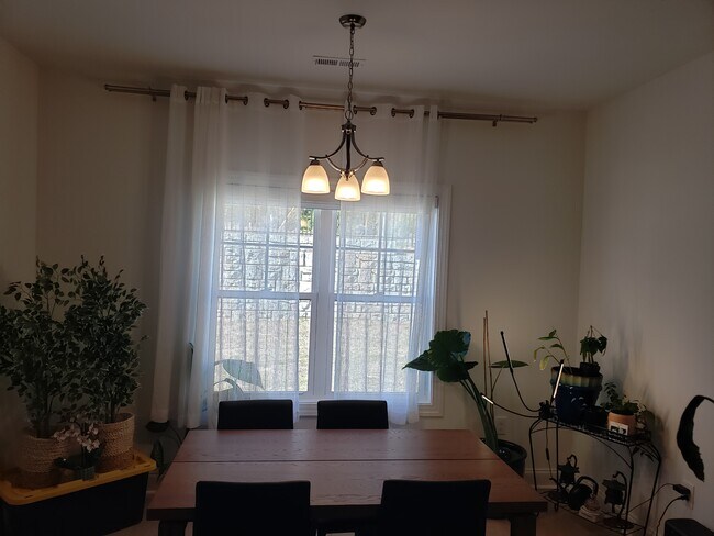 Foto del edificio - 500 Burgundy Dr