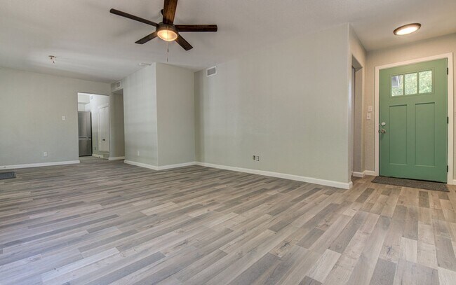 Foto del edificio - 3301 Dalton St
