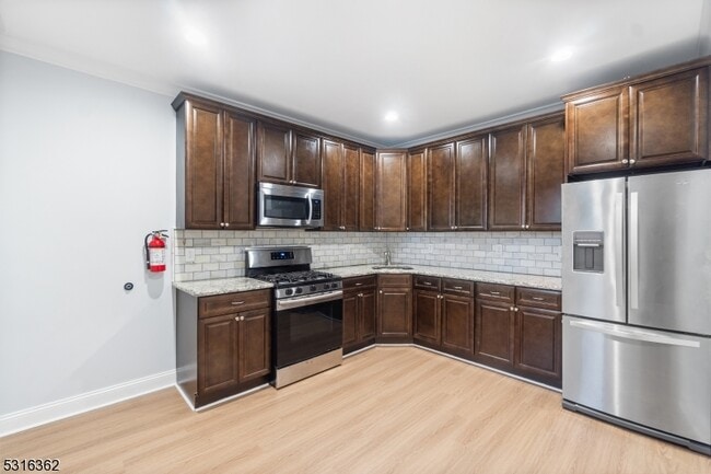 Building Photo - 84 Willet St