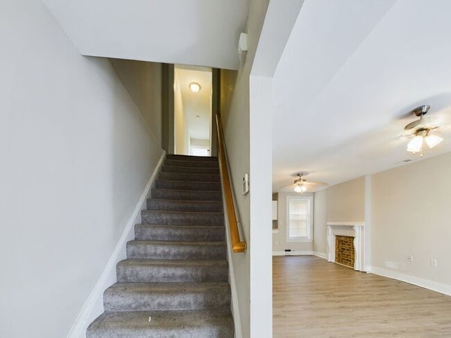 Building Photo - 1824 Parkwood Ave
