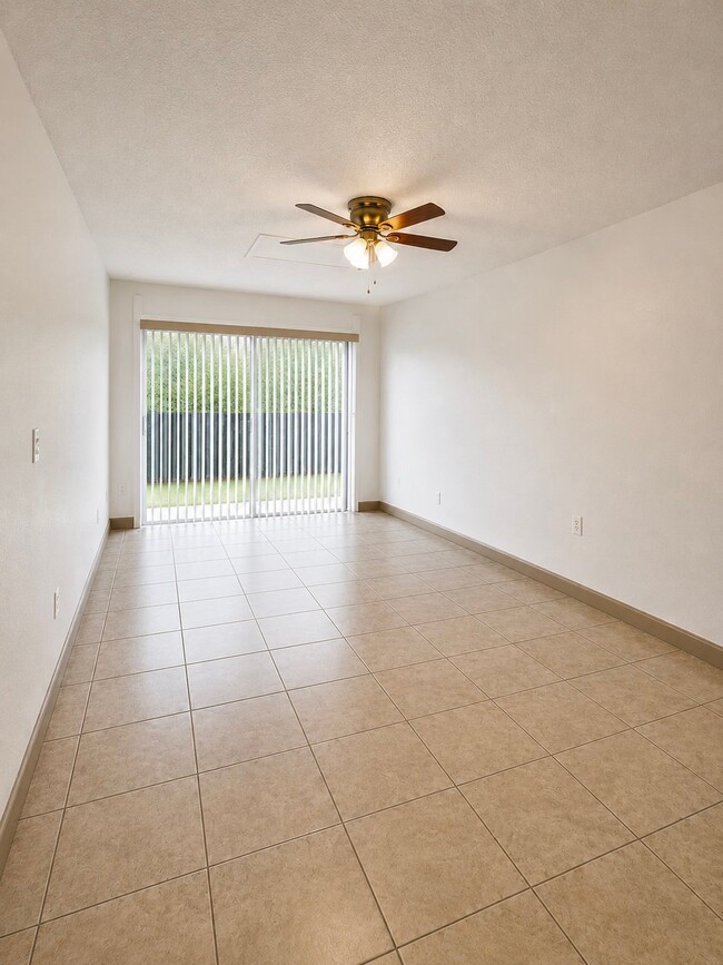 Foto del edificio - 7601 Willow Park Dr