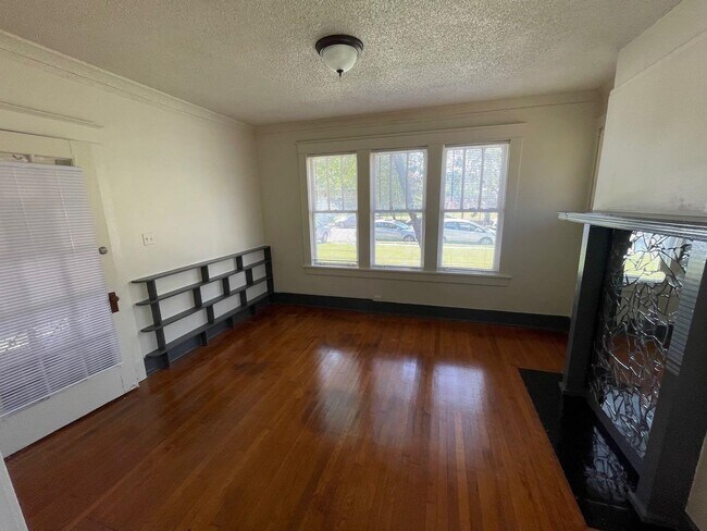Building Photo - 3550 Midland Ave