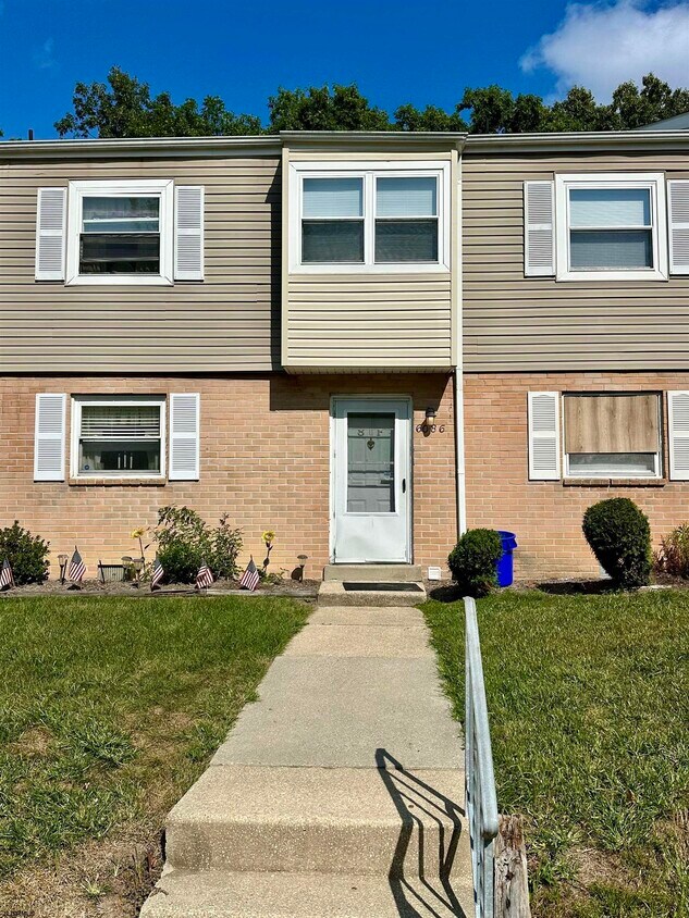 Foto principal - 6086 Hoover Dr