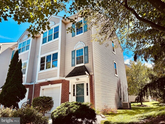 Building Photo - 3409 S Carriage Ct
