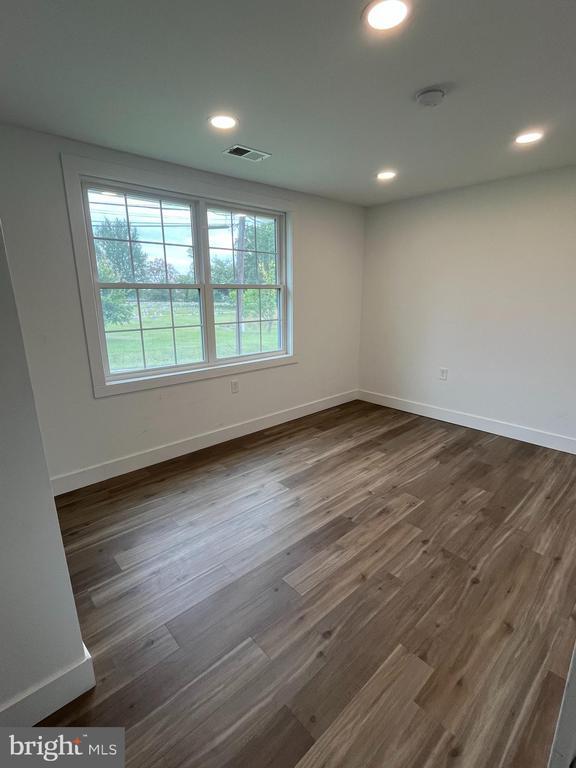 Foto del edificio - 557 Durham Rd