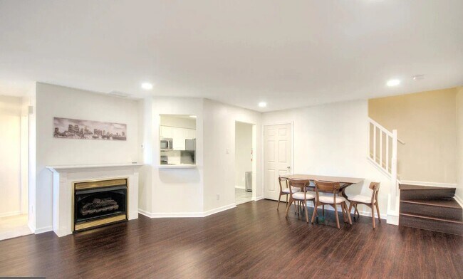 Foto del edificio - 4402 Aberdeen Ln