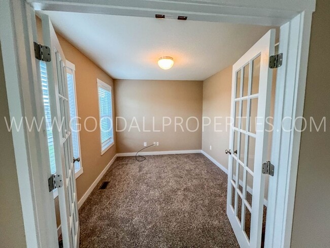 Building Photo - ***RENT SPECIAL*** Beautiful 4 Bedroom, 2....